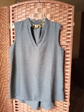 Sleeveless V-Neck Women's Top in Olive Green-(NWOT)